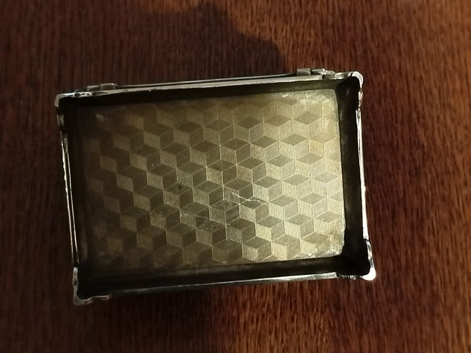 Stara metalowa szkatułka