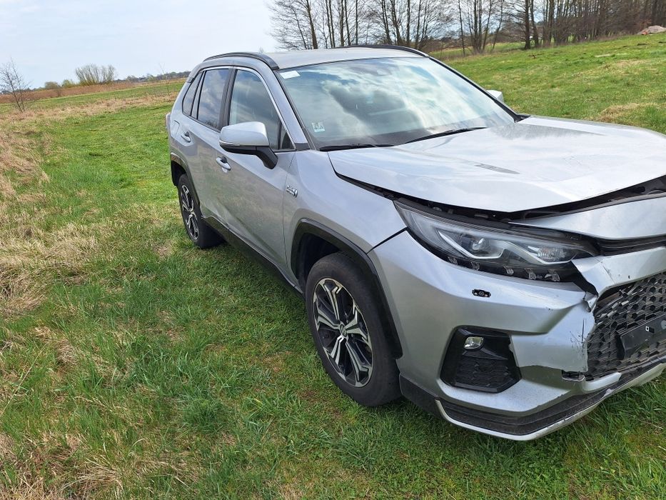 Suzuki Across Toyota Raf-4 plug-in hybrid 4x4 automat 2023r