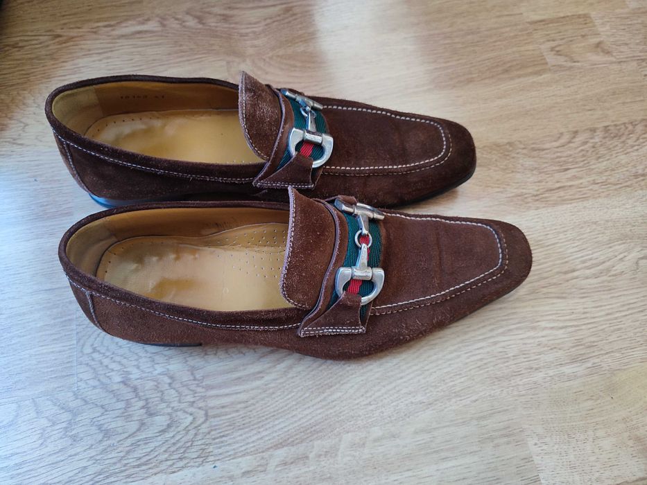 Sapatos camurça com bridão - corte fiel