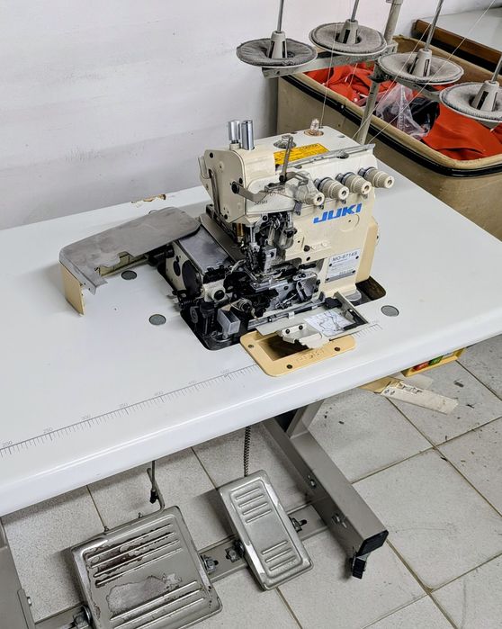 Máquina corte e cose, JUKI - MO-6714s (Trifásica)