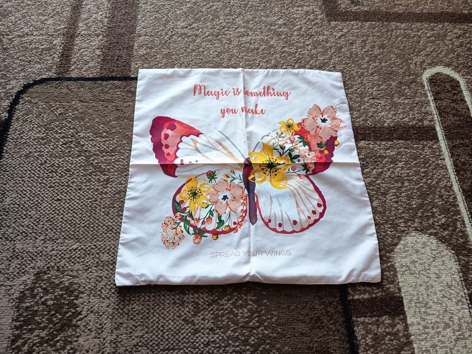 Nowa poszewka na poduszkę Motyl