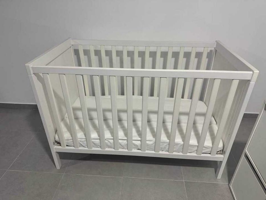 Berço IKEA Sundvik + colchão + extras