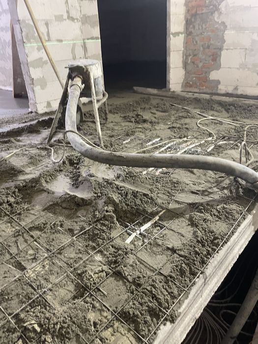 Напівсуха стяжка стяжка підлоги машинна стяжка.