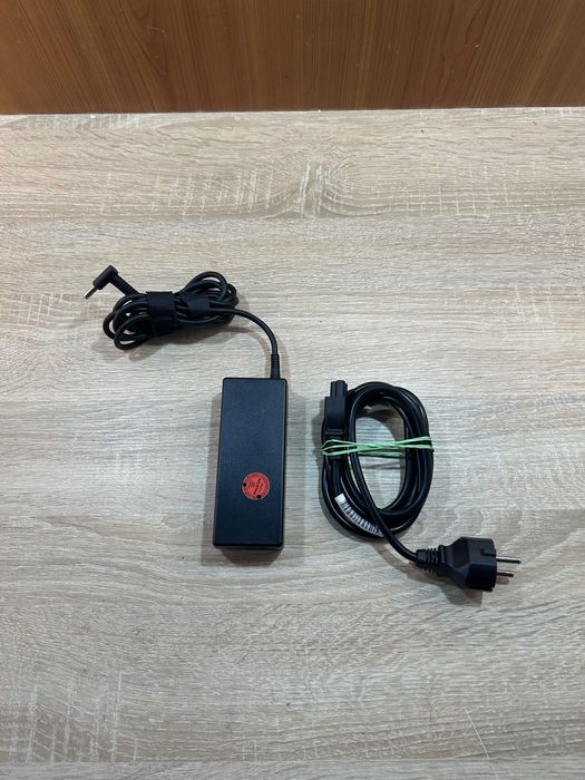 Блок живлення hp 90w  4.5 x 3 мм