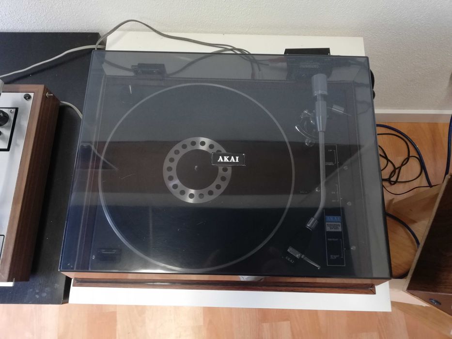 vendo gira discos AKAI AP004