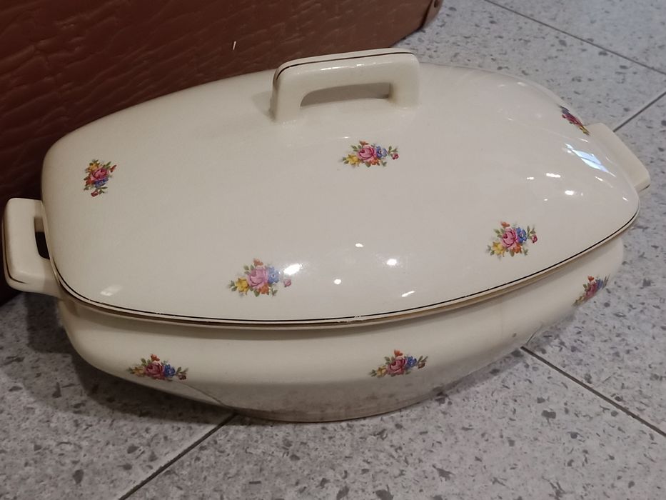 Terrina antiga da fabrica Lusitânia feita em Portugal