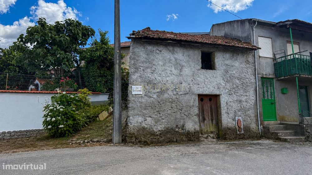 Moradia para reconstrução em Vales, Castelo de Penalva