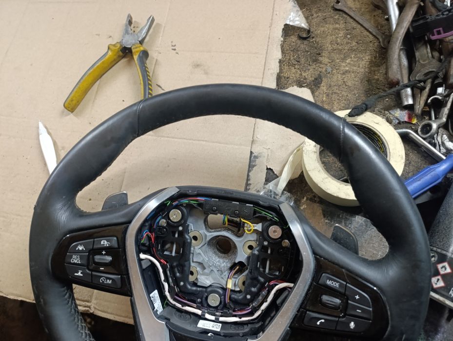 Руль з кнопками BMW G30(руль має дефект)