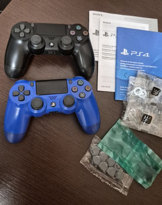 Продам Playstation 4 Slim +2 геймпада