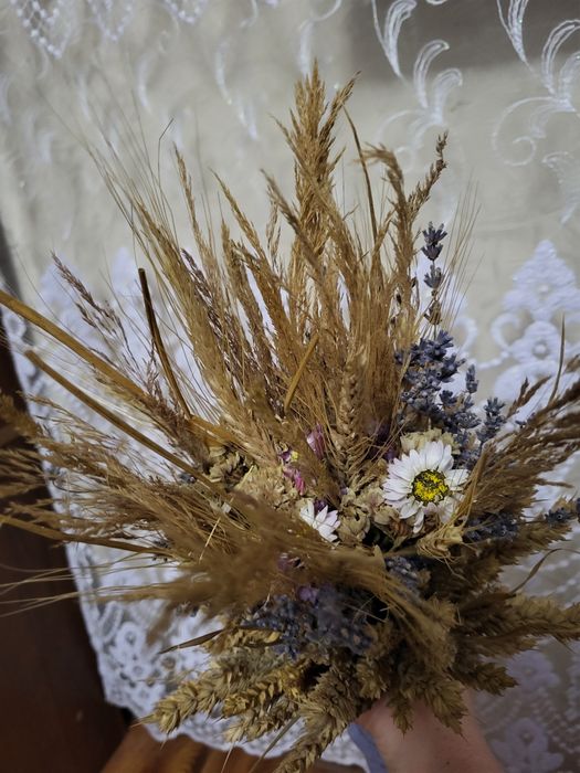 Дідух з натуральних сухоцвітів та колосків — ручна робота