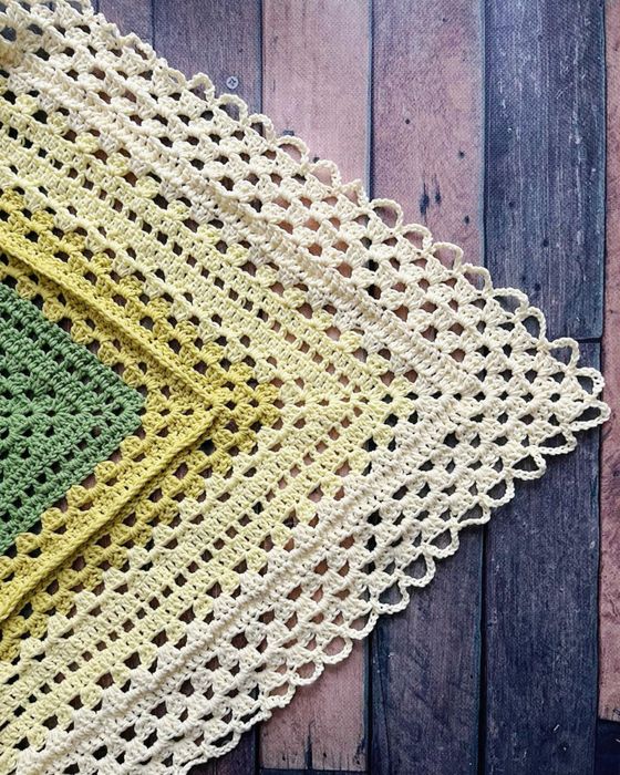 Chusta robiona na szydełku