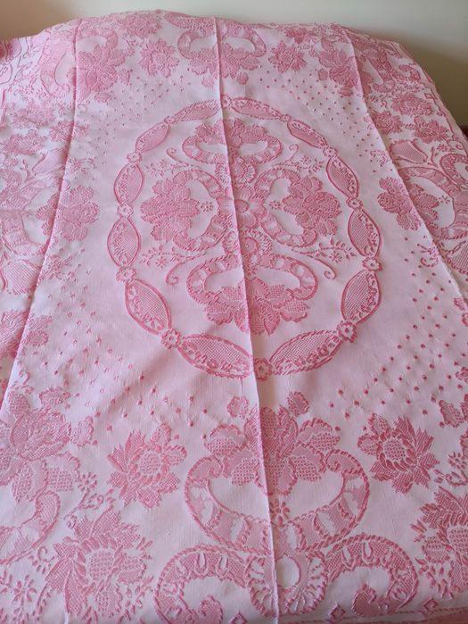Colcha bordada para cama