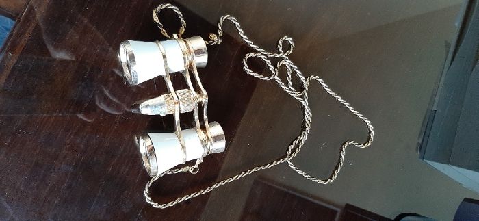 São 8 Binóculos e monóculo