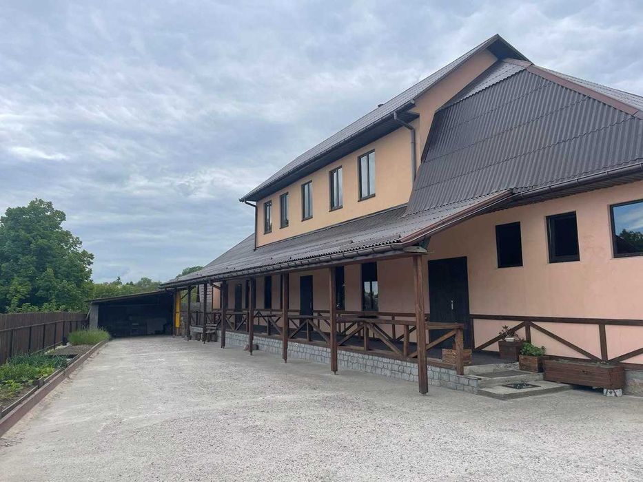 Двоповерховий будинок в м. Жашків автономний сонячні панелі