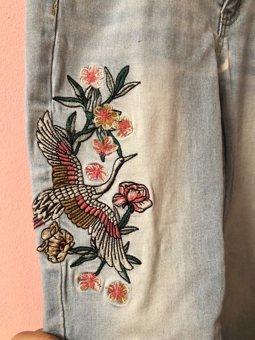 Calças de Ganga / Jeans bordados com flores e pássaro 38 (usadas 1x)