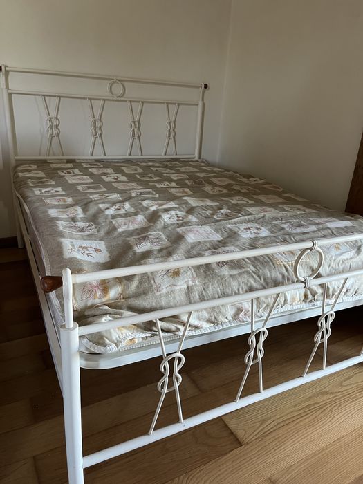 Cama de casal de ferro