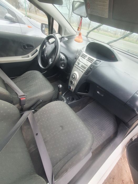 Продам тойота яріс