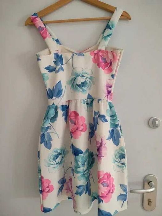 Vestido Curto Floral de Verão – Padrão Romântico (Tam. S)