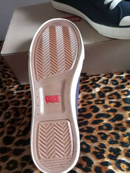 Продам кеди Levis (левіс). Оригінал.