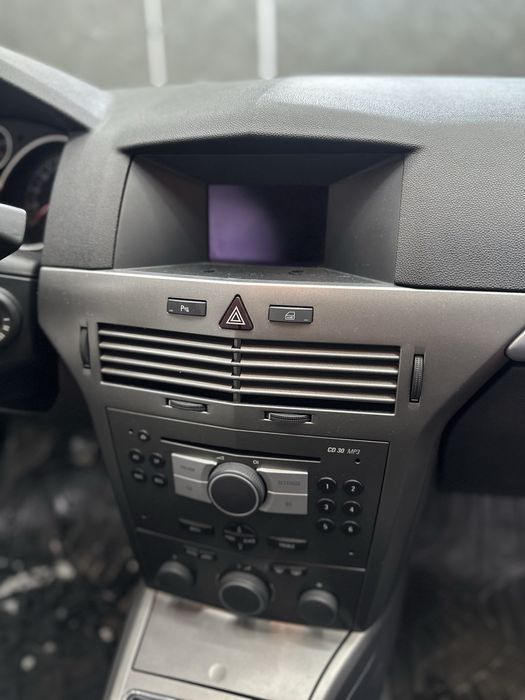 Zmiana starego radia na multimedia z systemem android i akcesoriami