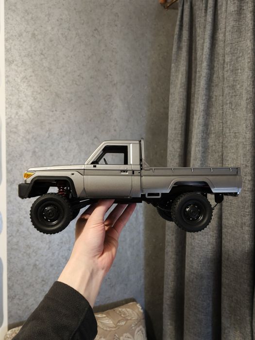 Машинка на пульті mn 82 на радиоуправлении