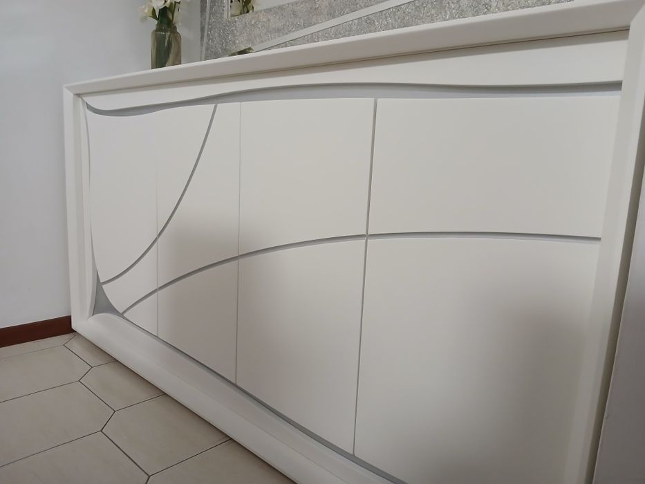 Aparador Moderno Lacado Branco + Espelho de Design – Como Novo