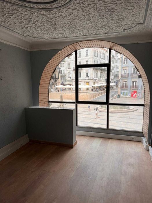 Arrendamento de espaço comercial Praça 8 de Maio nº28 Coimbra