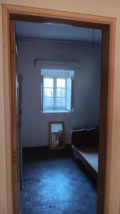 Terreno de 2200m2 com moradia para restauro.