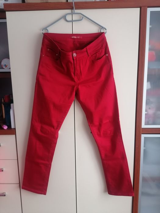 Czerwone damskie spodnie