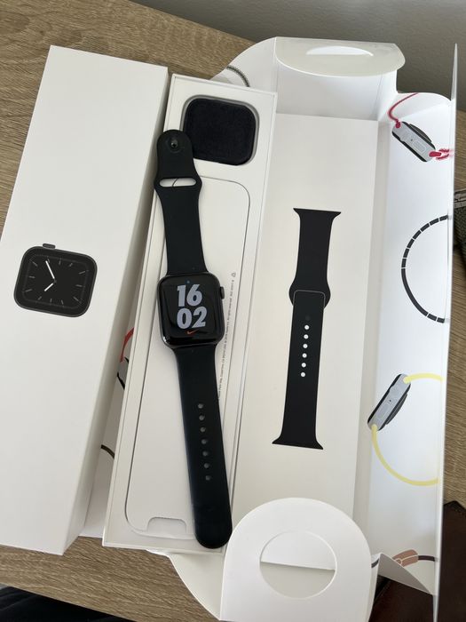 Apple watch serie 5 space Gray black muito novo . Completo
