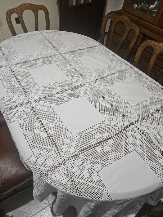 Toalha de mesa de linho e renda