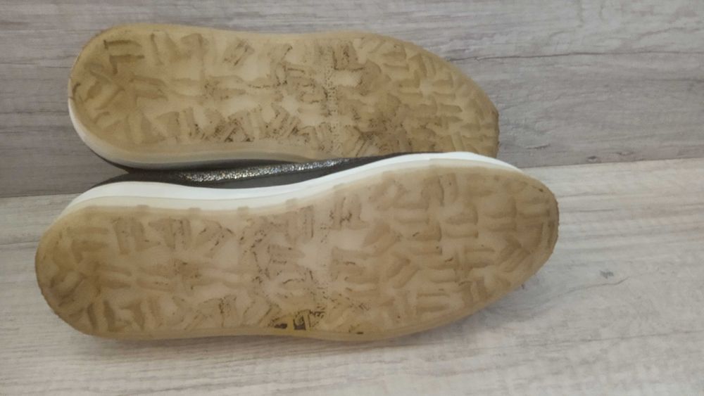 Продам кроссовки женские Trussardi