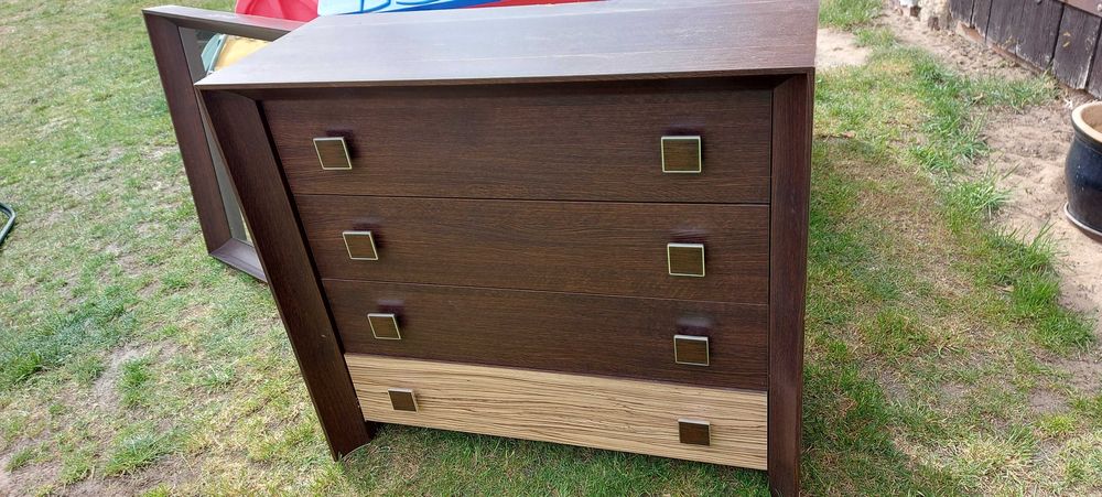 Komoda z lustrem szufladami