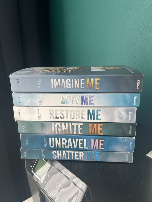 Seria shatter me anglojezyczna