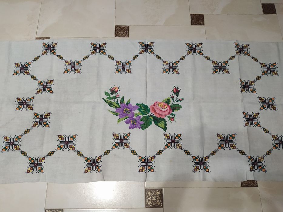 Старовинна скатертина, обрус