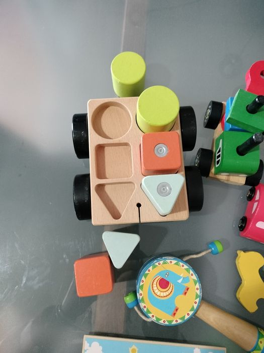 Brinquedos de madeira para crianças