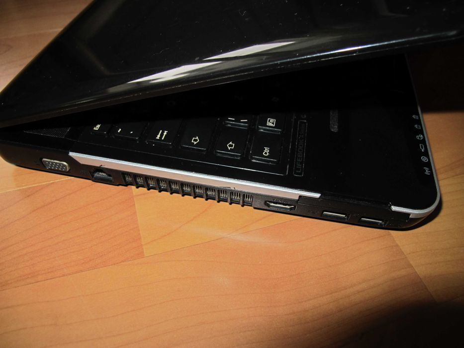 ноутбук 15.6 мощний, стан нового хороший акумулятор