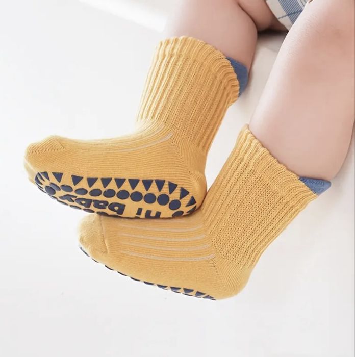 Дитячі антиковзкі шкарпетки М
