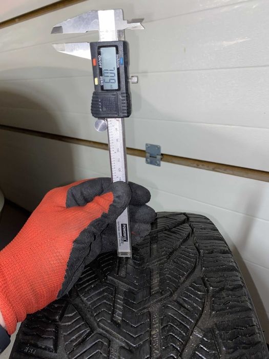 Opony zimowe Kormoran Snow 235/45R 18 98 V XL