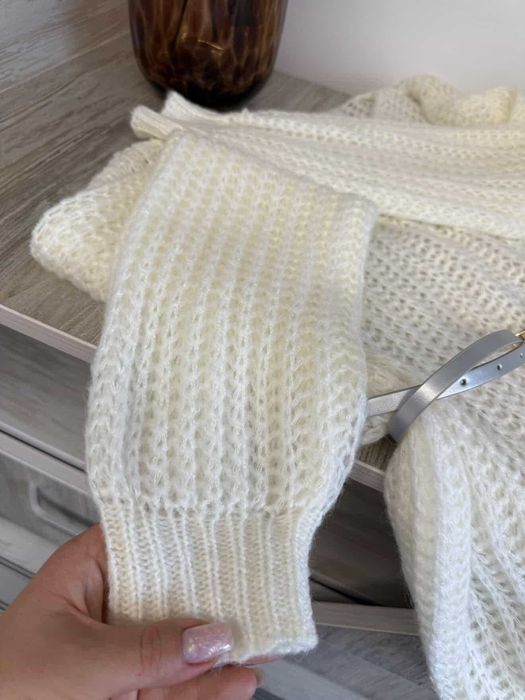 Модний светр павутинка