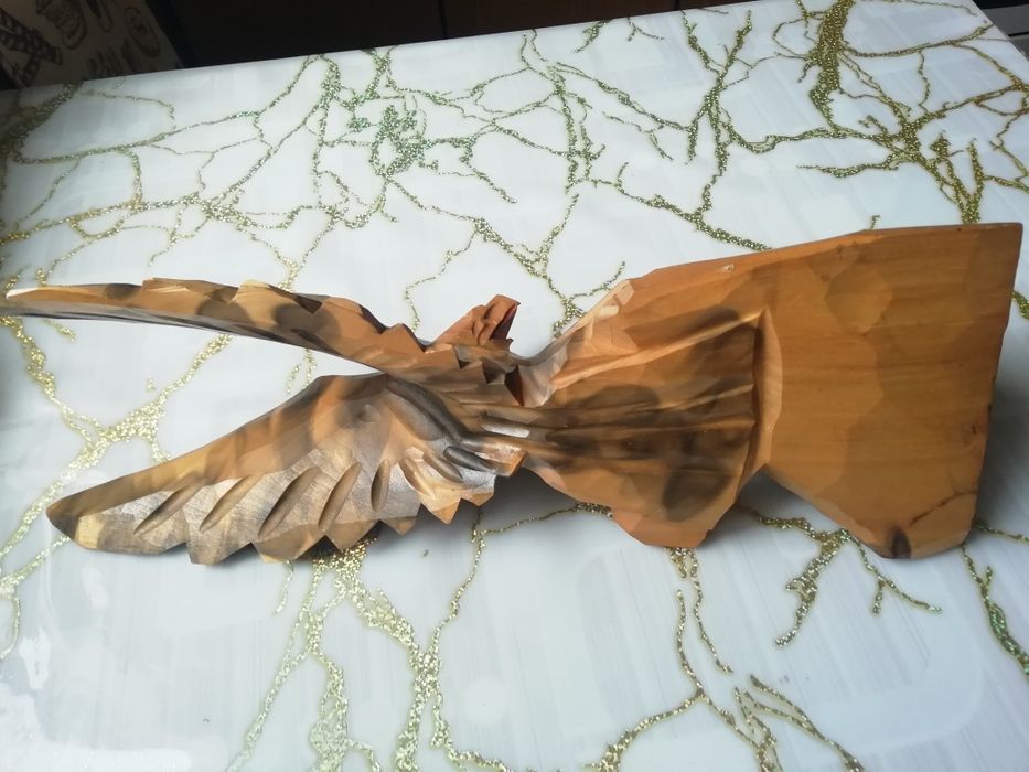 Орел резной из дерева