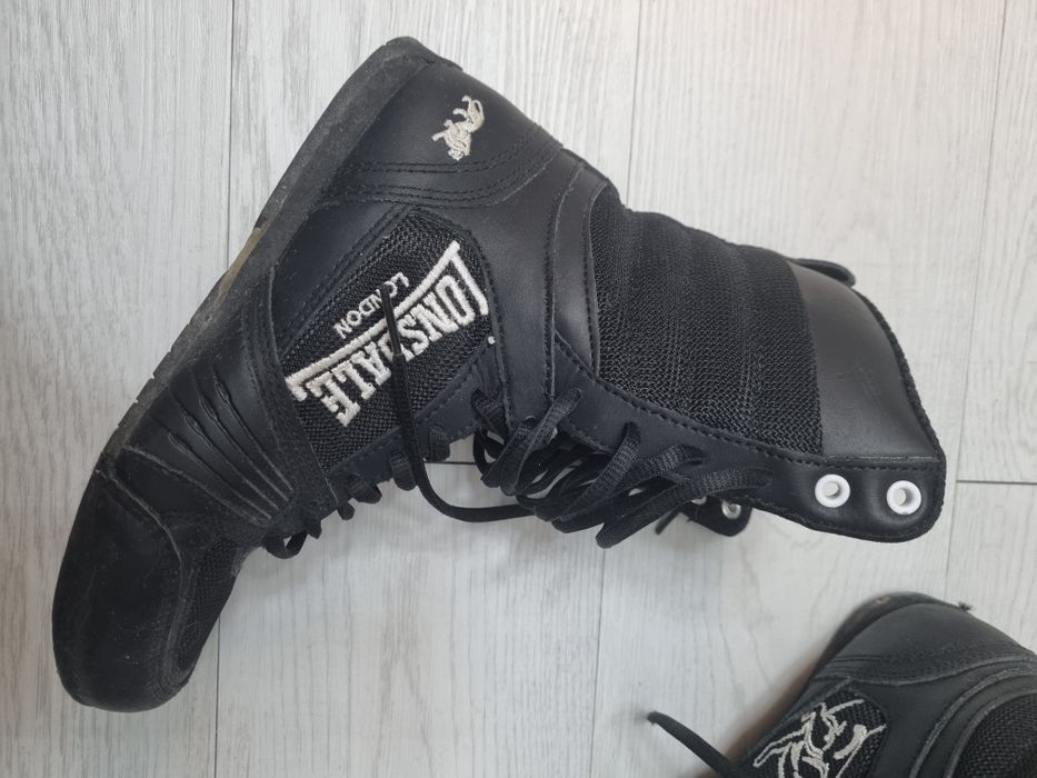 Vendo bota desportiva