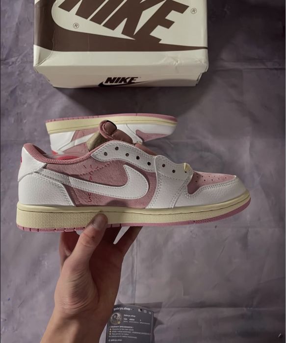 Travis Scoot Pink