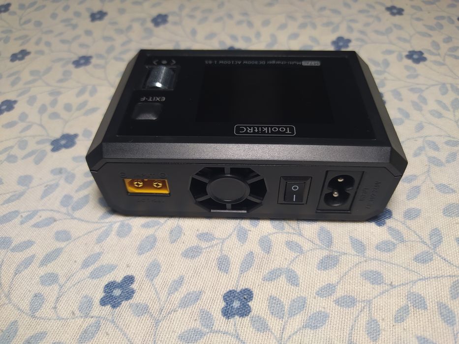 Зарядний пристрій, зарядное устройство ToolkitRC M7AC 300W/15A
