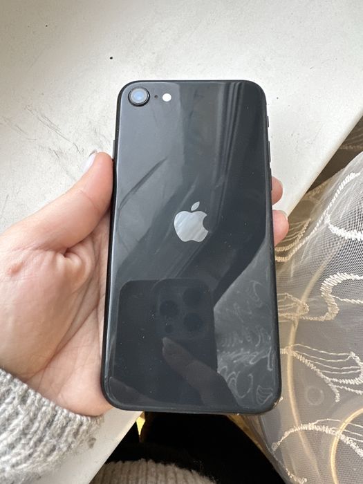 Iphone SE 2020  64 мб айфон