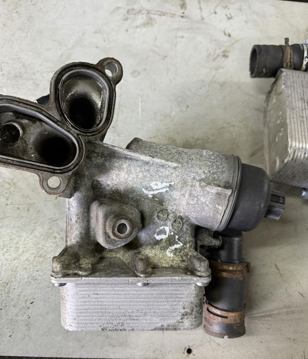 Теплообмінник корпус фільтра рено трафік опель віваро 2.0 мотор