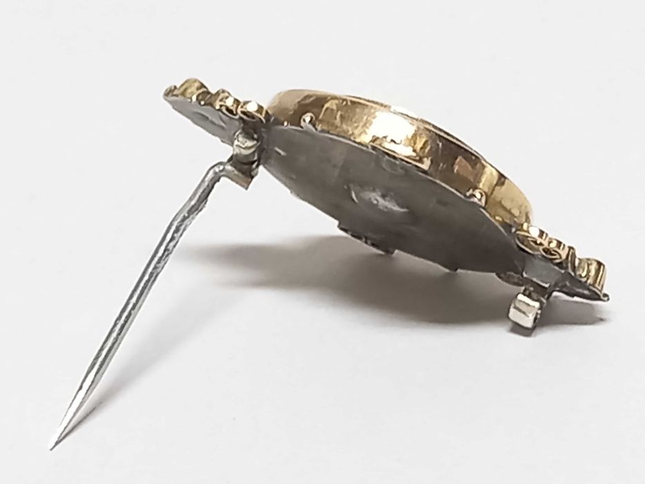 Brosza z perełką, metal złocony, XIX w.