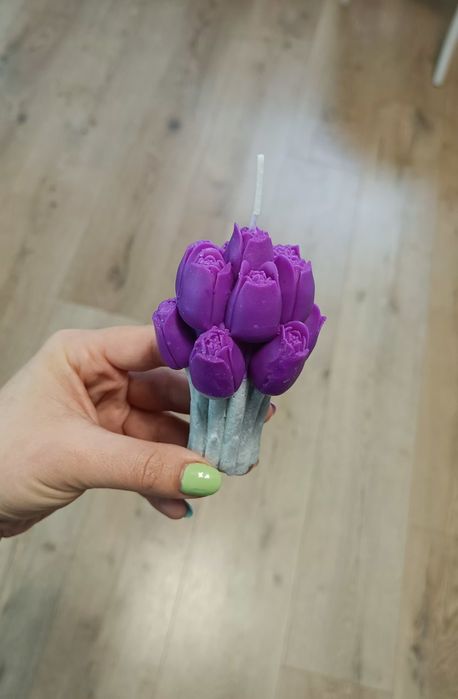 Świeczka sojowa bukiet kwiatów tulipanów