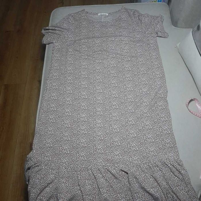 Продам 2 плаття 52 р вільні