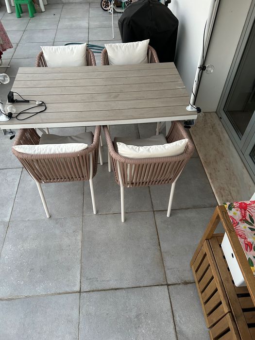 Mesa exterior El corte inglês